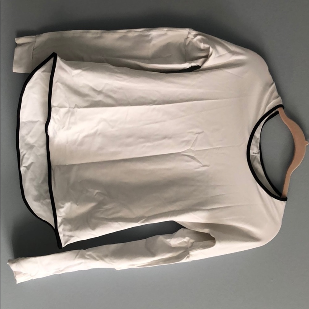 Women’s athletic long sleeve shirt